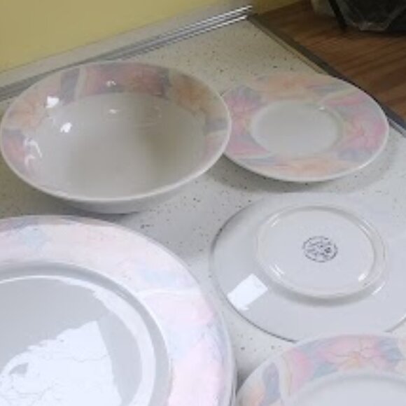 "Sara~ China Pearl" Collection Fine China - Set of 6 - Picture 3 of 6